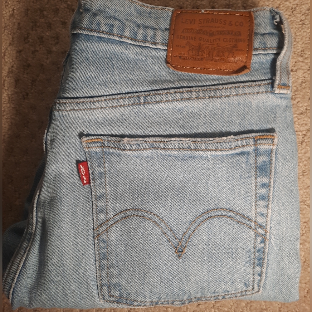 Authentic Levi's Wedgie Straight Light Wash Jeans
